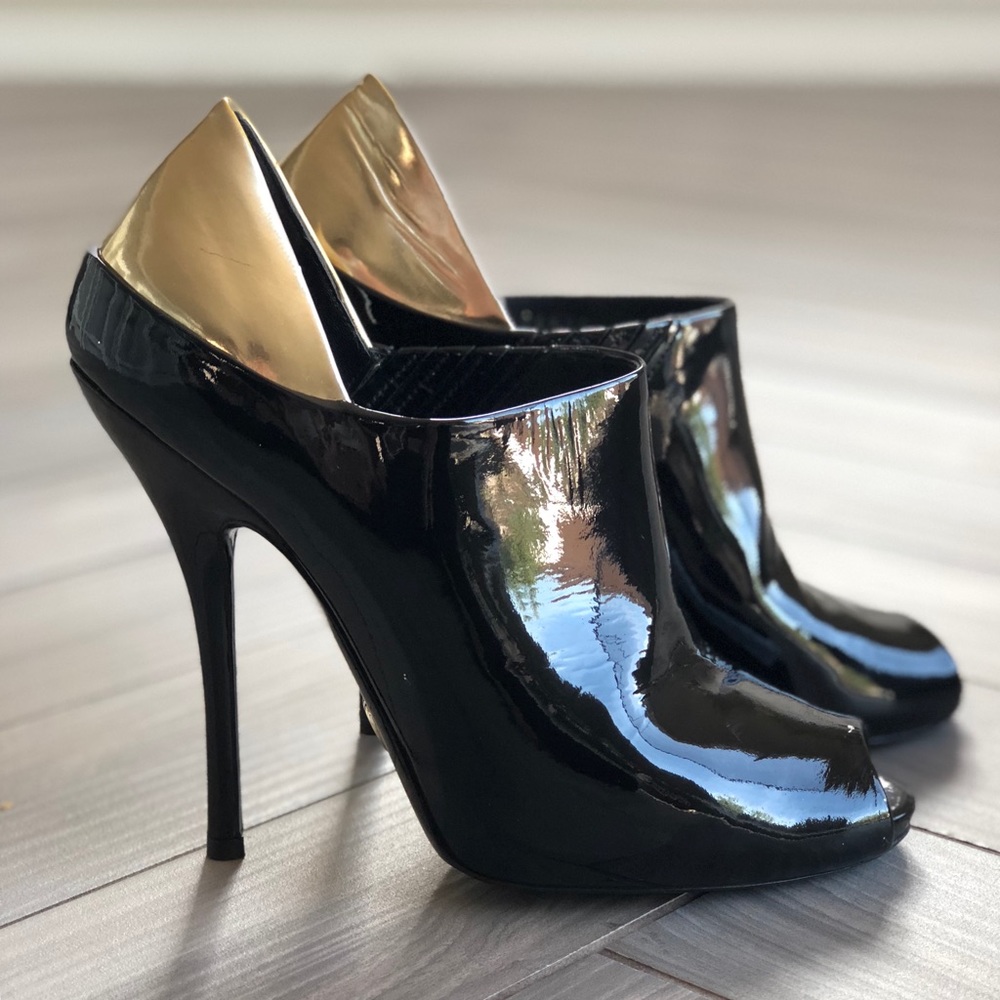 GUCCI Black Gold Patent Leather Peep Toe Booties 6